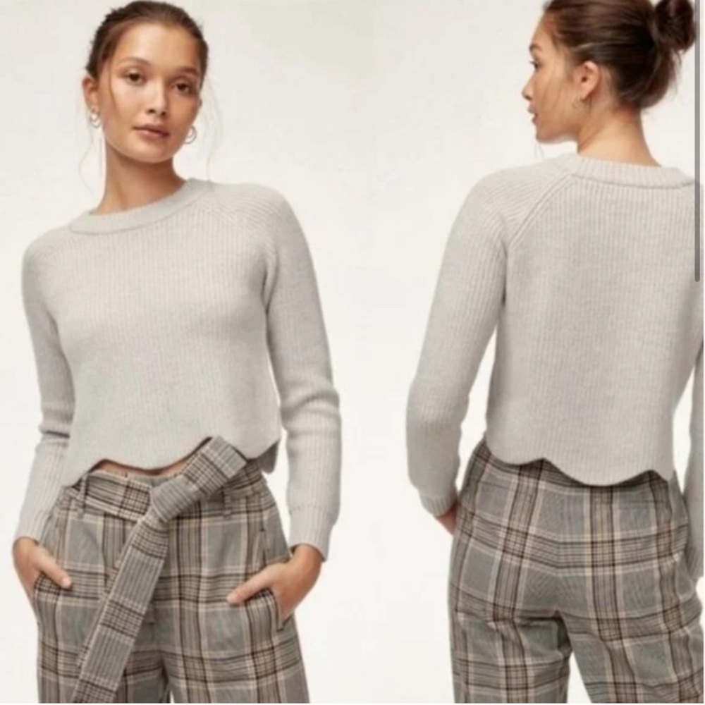 Aritizia Sardou cropped sweater with scalloped hem size large EUC. Pit to pit 18
